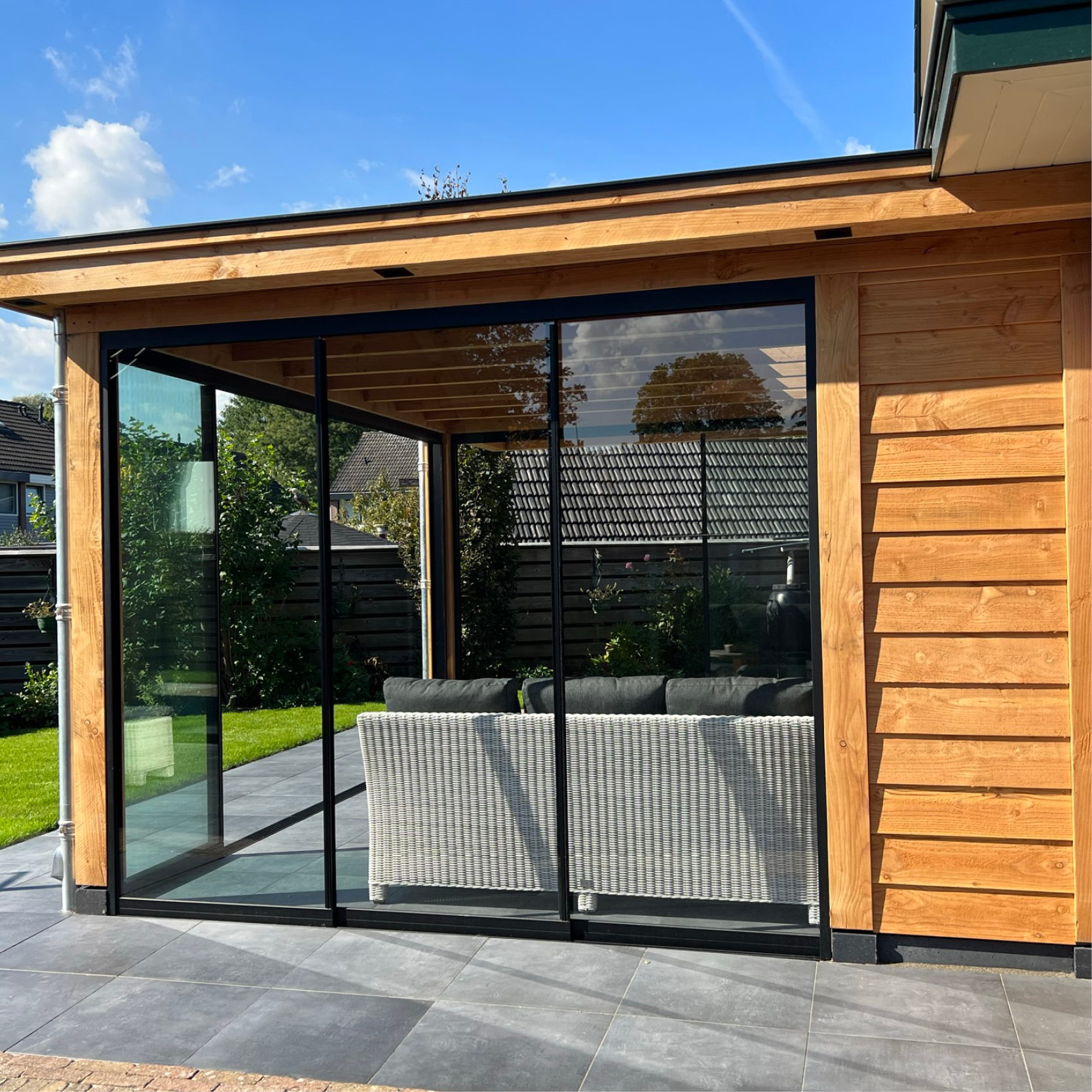 Glazen schuifwand 3-sporig